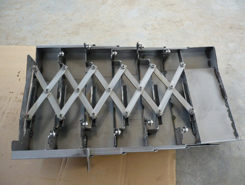 伸縮式鋼板防護罩