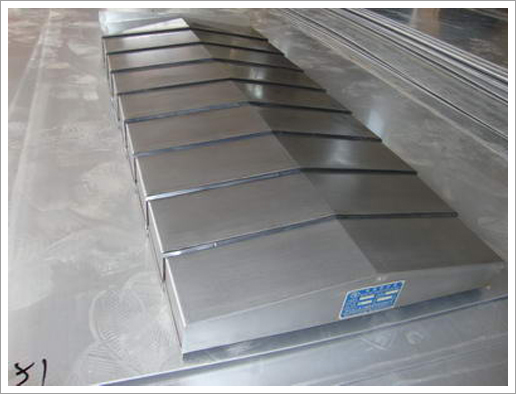 伸縮式鋼板防護(hù)罩